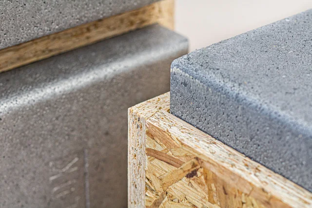 Détail d’un bloc isolant Clipsyblok en bois et polystyrène expansé