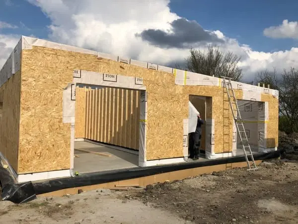 Construction d’une maison en blocs Clipsyblok avec ossature bois